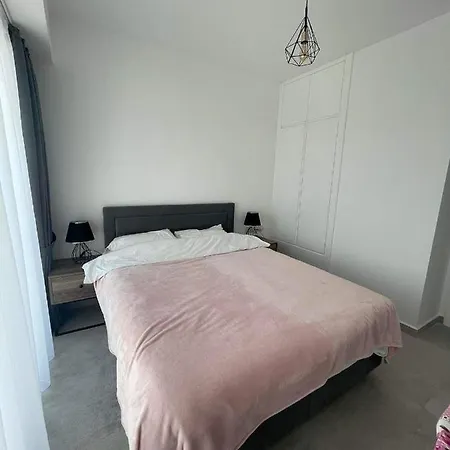 Aphrodite Apartment *